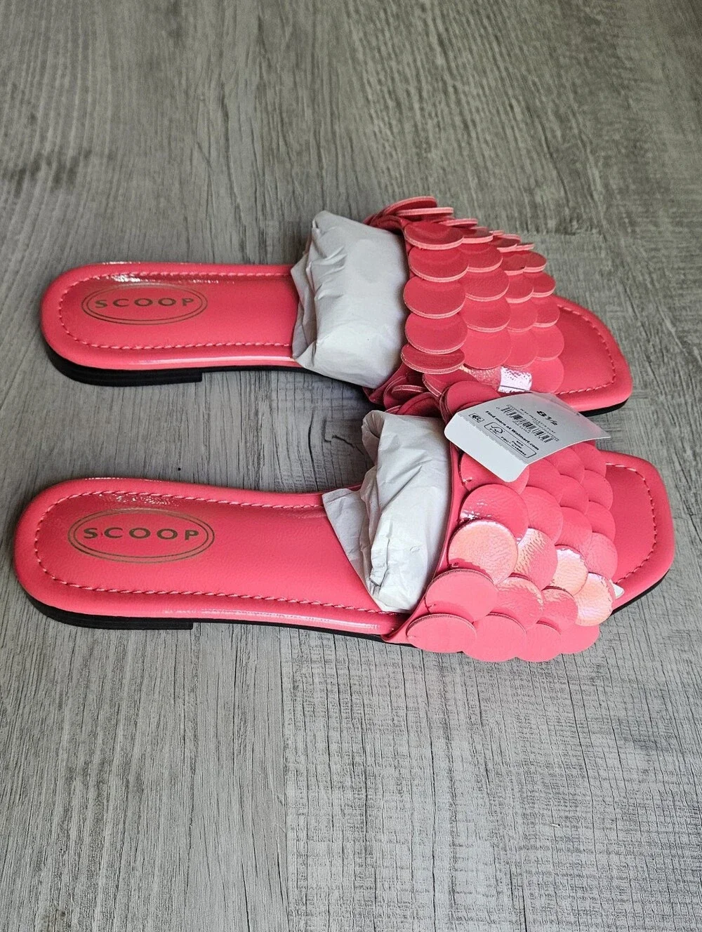 Scoop Women 8.5 Bright Pink Scalloped Strap Slide Sandals Open Toe Shoes NWT